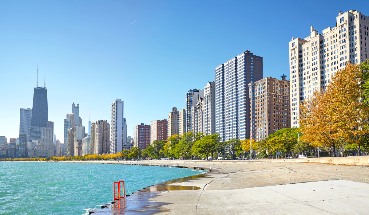 chicago lakefront trail in the spring